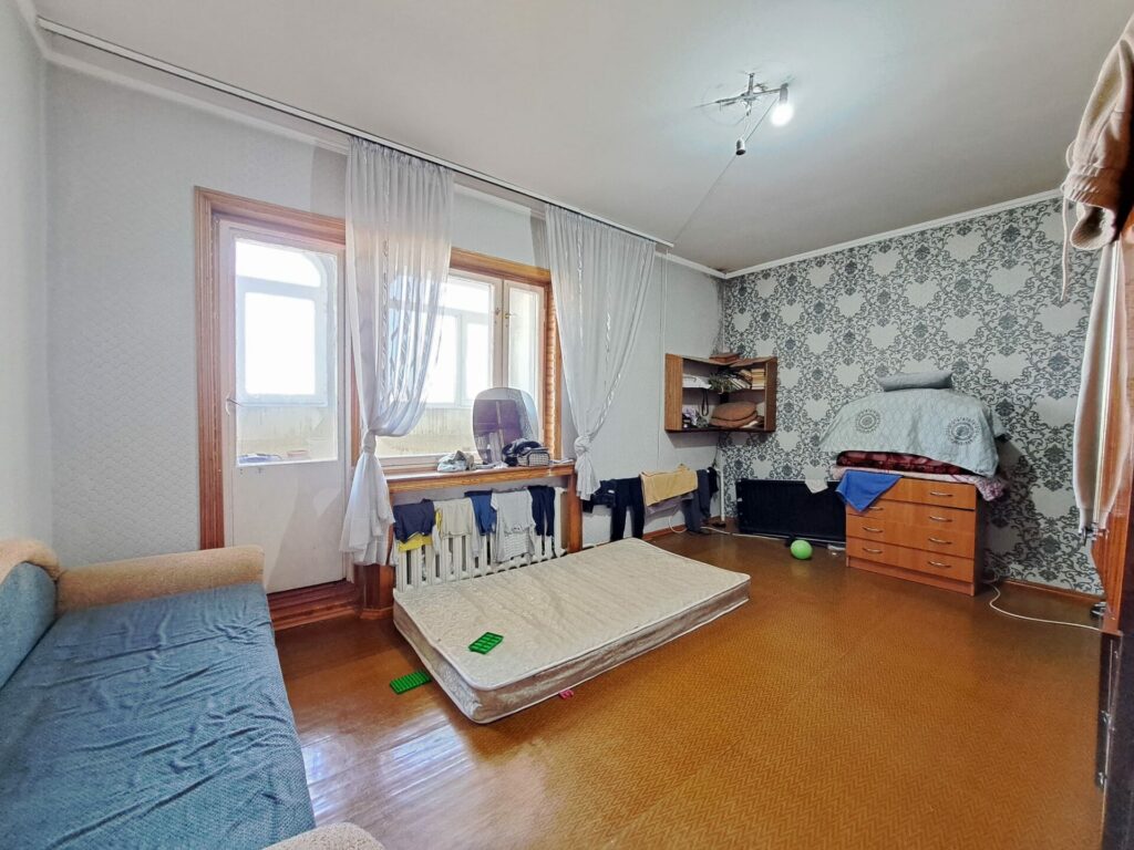 Продаю 3 комн. кварт, мкр. Аламедин 1, этаж 9/9, серия 106, старый ремонт, цена: 88000$