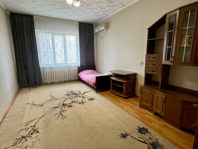 Продаю 2 комн. квартиру в мкр. Аламедин1, этаж 3/5, не угловая, серия 105, цена: 81000$