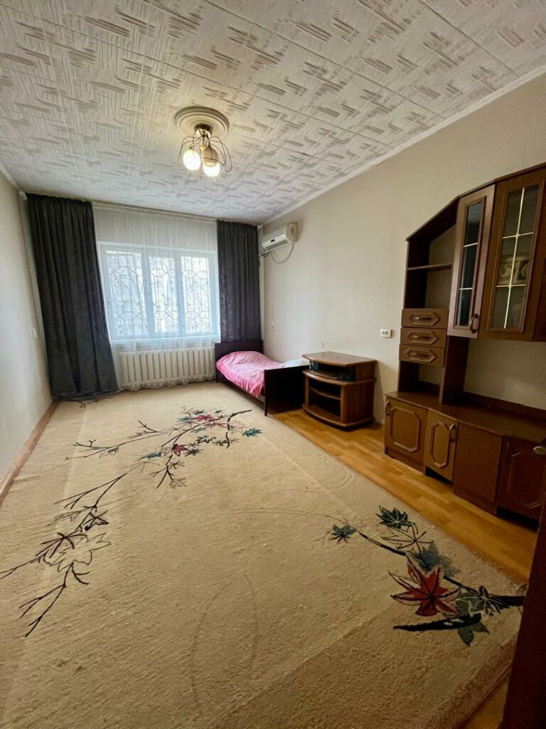 Продаю 2 комн. квартиру в мкр. Аламедин1, этаж 3/5, не угловая, серия 105, цена: 81000$