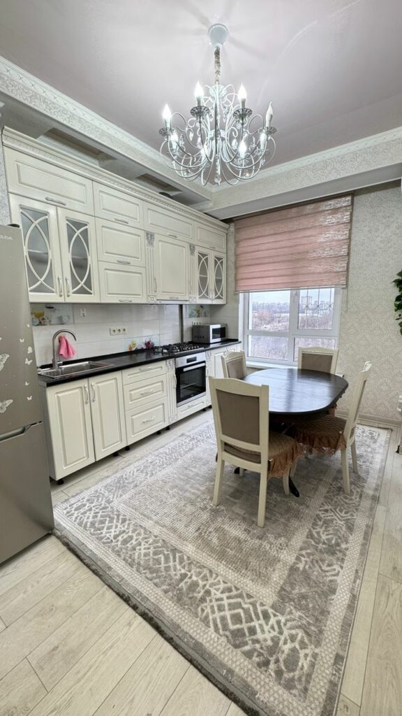 Продаю 2 комн. кварт, Акылбекова 66, ТЭЦ, элитка, 68м2, этаж 8/10, СВЕЖИЙ РЕМОНТ, Полностью укомплектована!Техника и мебель. Цена: 115000$