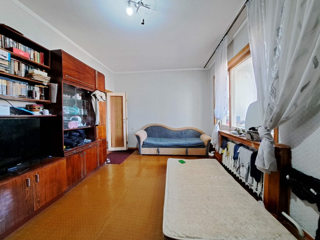 Продаю 3 комн. кварт, мкр. Аламедин 1, этаж 9/9, серия 106, старый ремонт, цена: 88000$