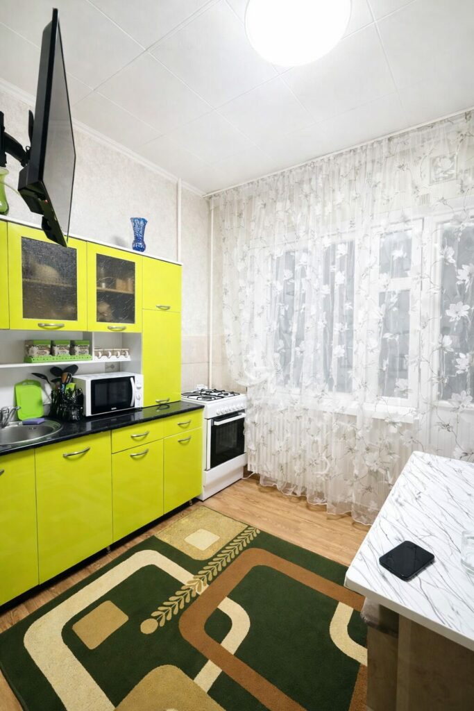 Продаю 3 комн. кварт. Мкр. Аламедин 1, серия 106 улучшенная! 80м2, 3 лоджии, этаж7/9, не угловая, цена: 106000$