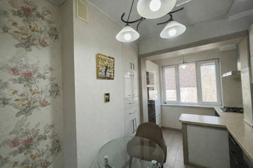 3 комн. квартира, мкр. Аламедин 1, этаж 4/9, серия 106, площадь 70м2, цена: 110000$