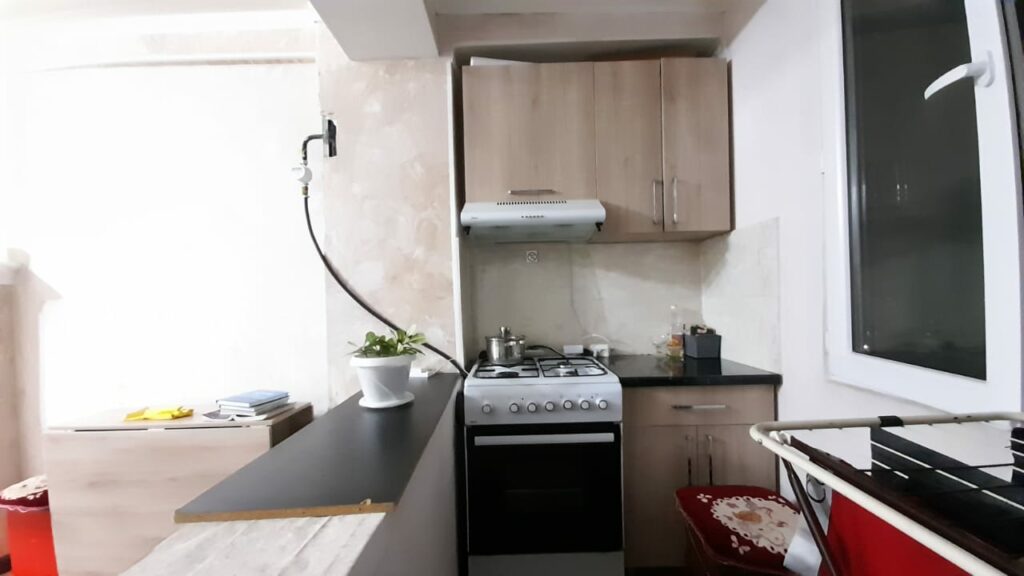 Продаю 1 комн. квартиру, Чуй/Ауэзова, мкр. Учкун, этаж 8/9, не угловая, ТЕХПАСПОРТ ЕСТЬ! С ремонтом, 40м2, цена: 65500$