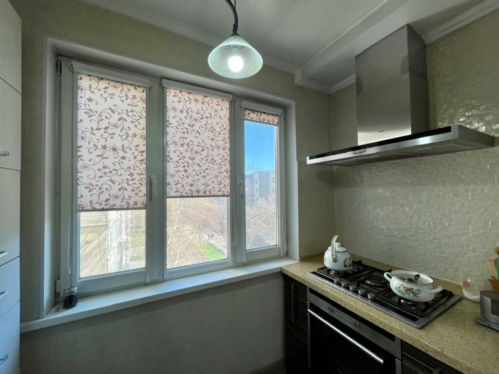 3 комн. квартира, мкр. Аламедин 1, этаж 4/9, серия 106, площадь 70м2, цена: 110000$