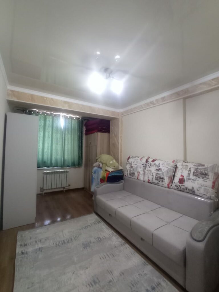 Продаю 1 комн. квартиру, Чуй/Ауэзова, мкр. Учкун, этаж 8/9, не угловая, ТЕХПАСПОРТ ЕСТЬ! С ремонтом, 40м2, цена: 65500$