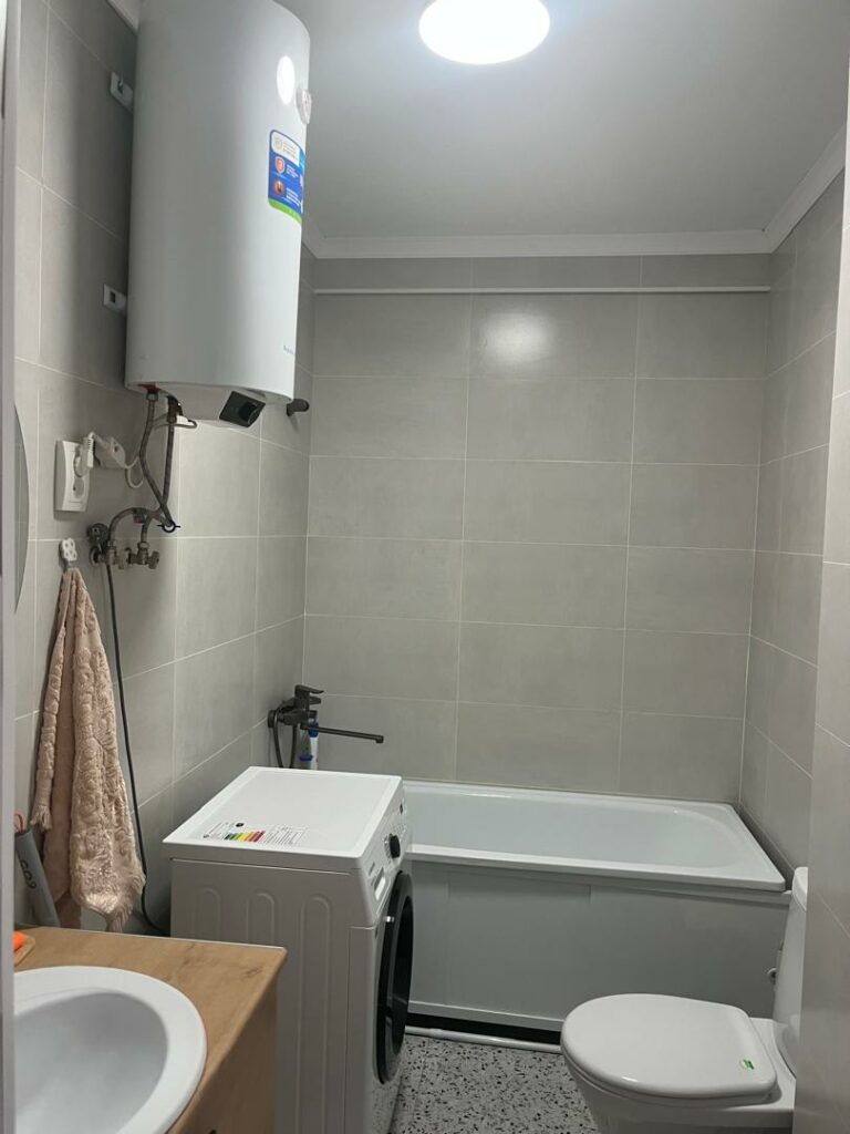 Продаю 1 комн. квартиру Салиева/Ауэзова, мкр. Аламедин 1, этаж10/11, не угловая, 34м2, свежий ремонт! ТЕХПАСПОРТ ЕСТЬ! Цена: 63500$