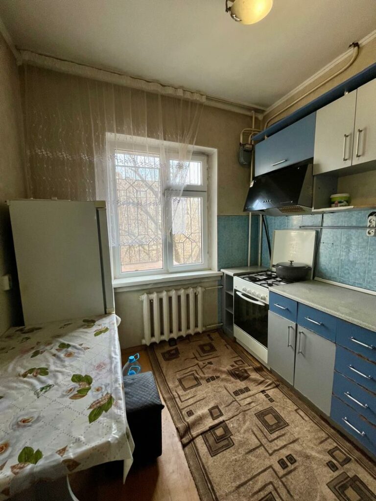 Продаю 2 комн. квартиру в мкр. Аламедин1, этаж 3/5, не угловая, серия 105, цена: 81000$