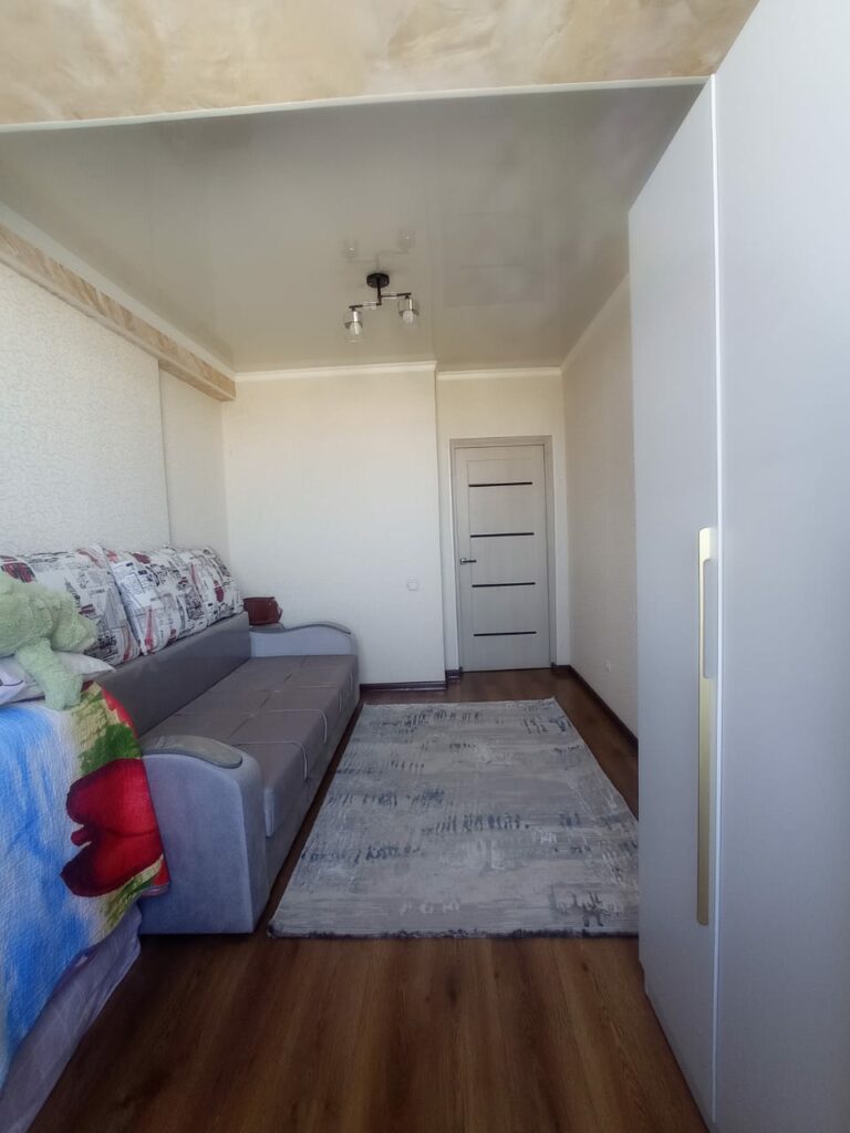 Продаю 1 комн. квартиру, Чуй/Ауэзова, мкр. Учкун, этаж 8/9, не угловая, ТЕХПАСПОРТ ЕСТЬ! С ремонтом, 40м2, цена: 65500$