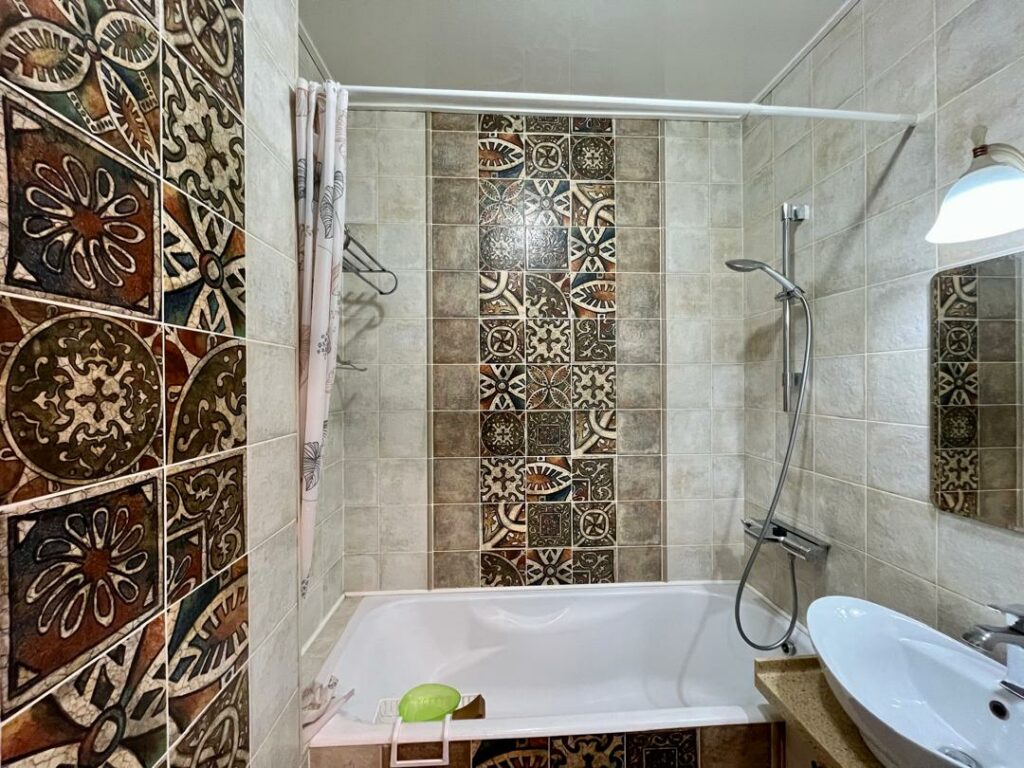 3 комн. квартира, мкр. Аламедин 1, этаж 4/9, серия 106, площадь 70м2, цена: 110000$