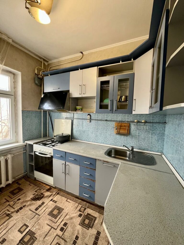 Продаю 2 комн. квартиру в мкр. Аламедин1, этаж 3/5, не угловая, серия 105, цена: 81000$