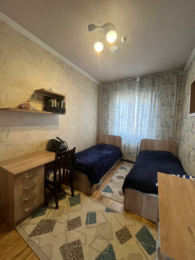 Продаю 3 комн. квартиру+сушилка, мкр. Аламедин 1,Этаж 4/9, площадь 82м2, цена: 115000$