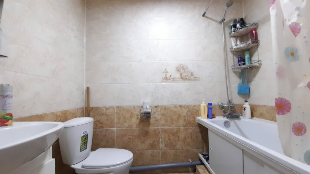 Продаю 1 комн. квартиру, Чуй/Ауэзова, мкр. Учкун, этаж 8/9, не угловая, ТЕХПАСПОРТ ЕСТЬ! С ремонтом, 40м2, цена: 65500$