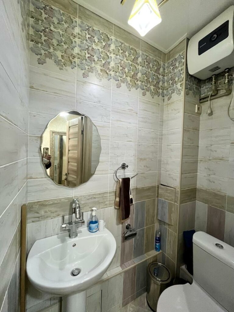 3 комн. квартира, мкр. Аламедин 1, этаж 4/9, серия 106, площадь 70м2, цена: 110000$