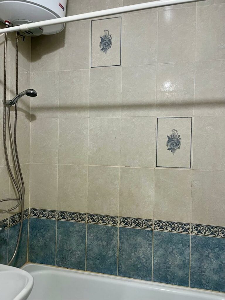 Продаю 2 комн. квартиру в мкр. Аламедин1, этаж 3/5, не угловая, серия 105, цена: 81000$