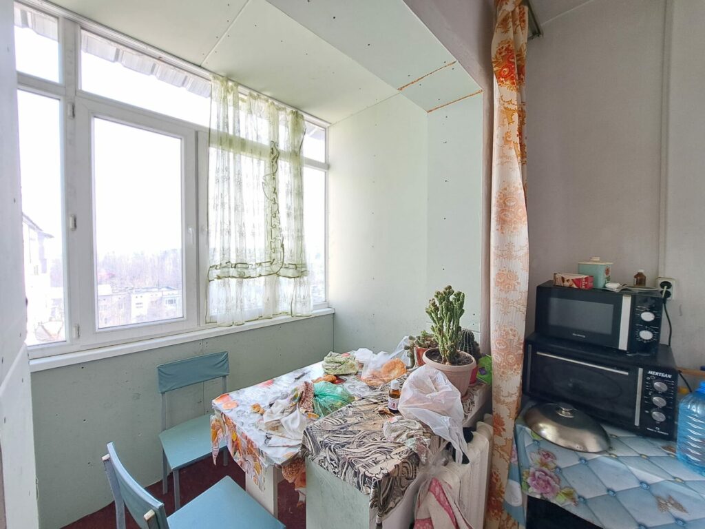 Продаю 3 комн. кварт, мкр. Аламедин 1, этаж 9/9, серия 106, старый ремонт, цена: 88000$