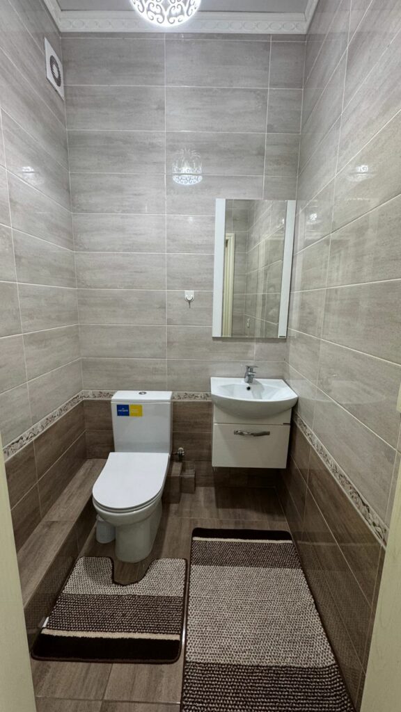 Продаю 2 комн. кварт, Акылбекова 66, ТЭЦ, элитка, 68м2, этаж 8/10, СВЕЖИЙ РЕМОНТ, Полностью укомплектована!Техника и мебель. Цена: 115000$