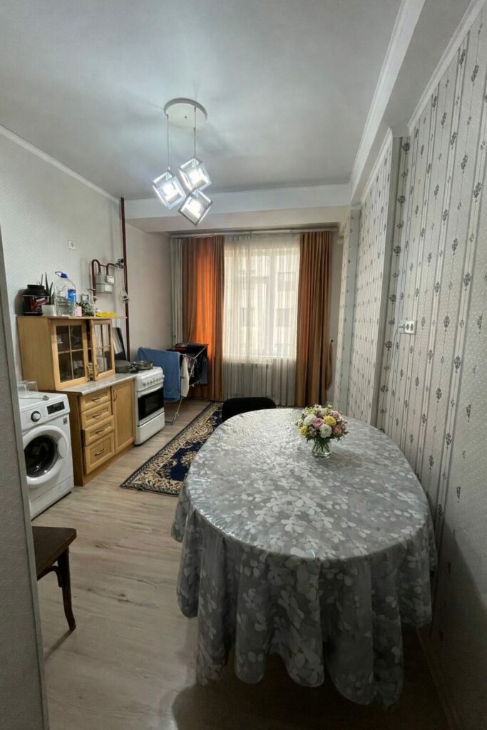 Продаю 1 комн. квартиру, мкр. Аламедин 1, этаж 5/10, не угловая, 45м2, Техпаспорт есть! Цена: 70000$