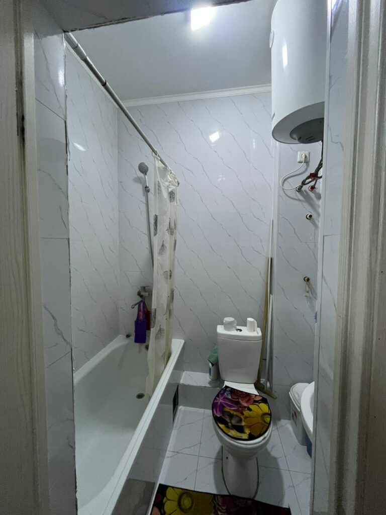 Продаю 1 комн. квартиру, мкр. Аламедин 1, этаж 5/10, не угловая, 45м2, Техпаспорт есть! Цена: 70000$