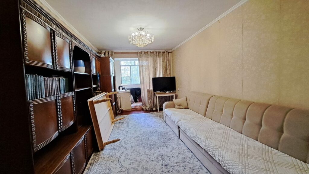 Продаю 2 комн. кварт, ТЦ ТААТАН, Кольбаева, этаж 1/4, не угловая, серия 104, площадь 49м2, цена: 73000$