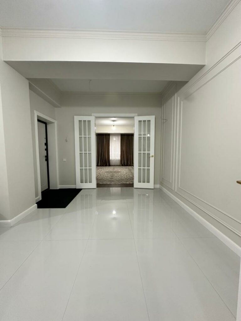 Продаю 3 комн. квартиру, мкр. Аламедин 1 по Салиевой, этаж 3/9, СВЕЖИЙ РЕМОНТ! 110м2, цена: 1380$ /м2, цена: 152000$