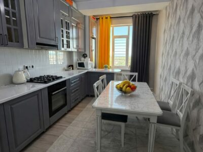 Продаю 3 комн. квартиру, мкр.Аламедин 1, начало. Этаж.8/10, площадь 86м2, всё центральное,СВЕЖИЙ РЕМОНТ!Техпаспортесть! Цена: 126000$