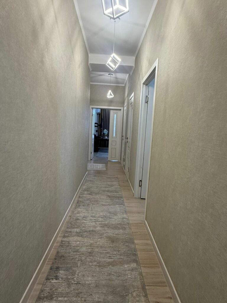 Продаю 3 комн. квартиру, мкр.Аламедин 1, начало. Этаж.8/10, площадь 86м2, всё центральное,СВЕЖИЙ РЕМОНТ!Техпаспортесть! Цена: 126000$