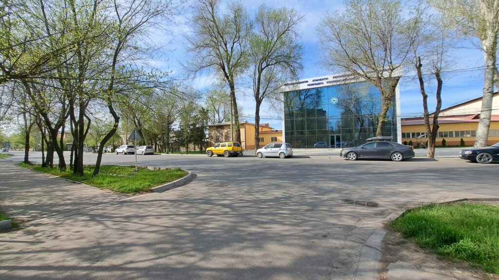 Продаю 2 комн. кварт, ТЦ ТААТАН, Кольбаева, этаж 1/4, не угловая, серия 104, площадь 49м2, цена: 73000$