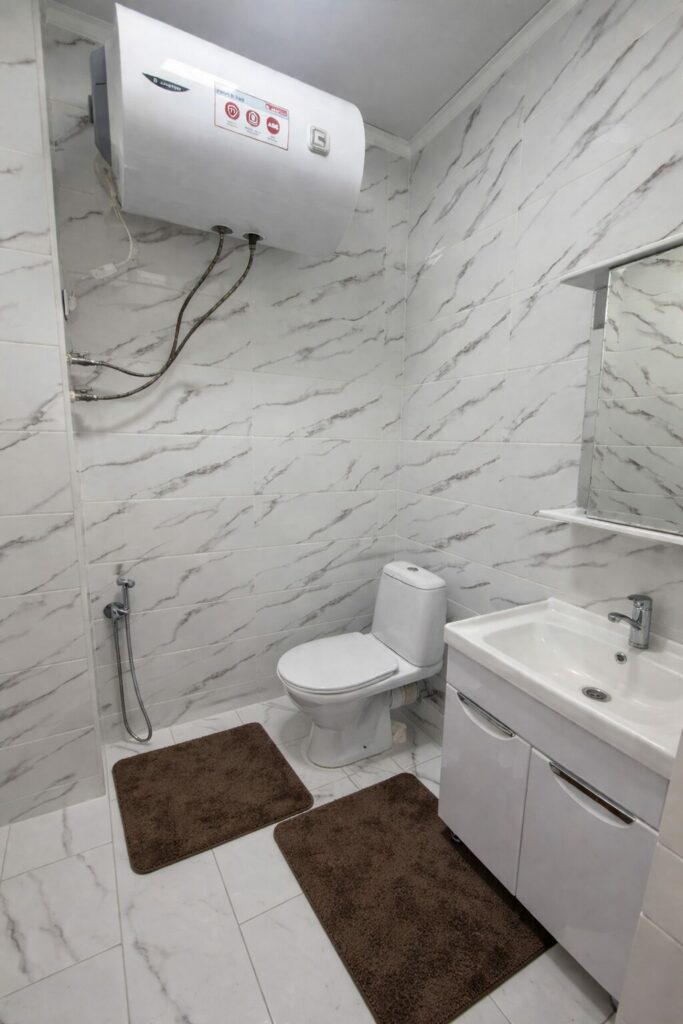 Продаю 3 комн. квартиру, мкр.Аламедин 1, начало. Этаж.8/10, площадь 86м2, всё центральное,СВЕЖИЙ РЕМОНТ!Техпаспортесть! Цена: 126000$