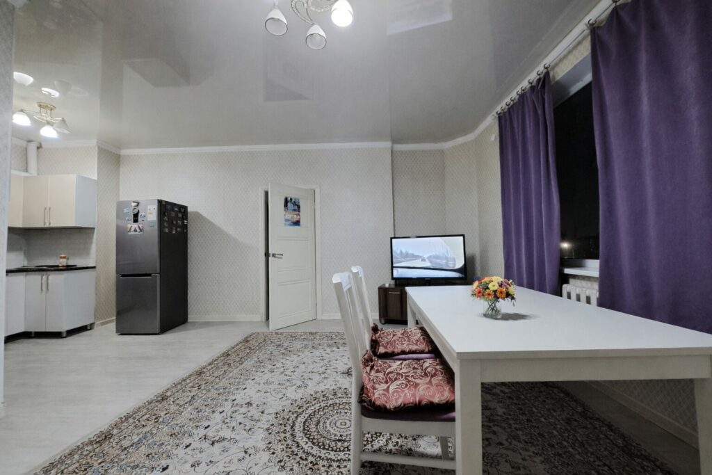 Продаю 2 комн. квартиру, Чуй/Ауэзова, мкр. Учкун, этаж 4/9, свежий ремонт, 65м2, цена: 95000$