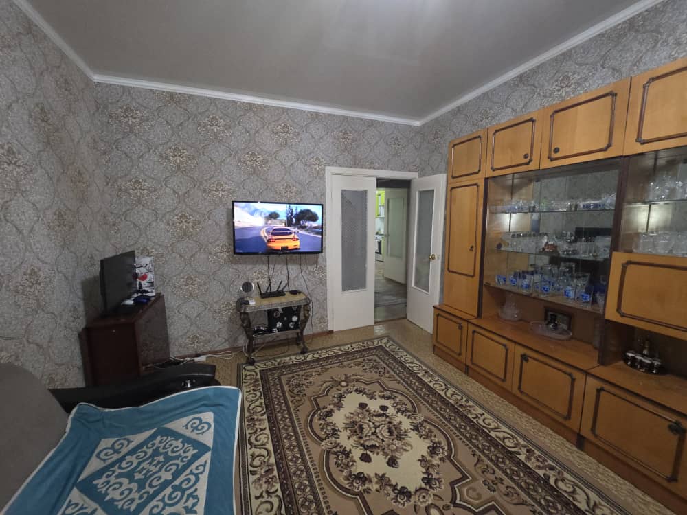 Продаю 2 комн. квартиру в мкр. Аламедин 1, этаж 3/5, не угловая, серия 105, цена: 77500$