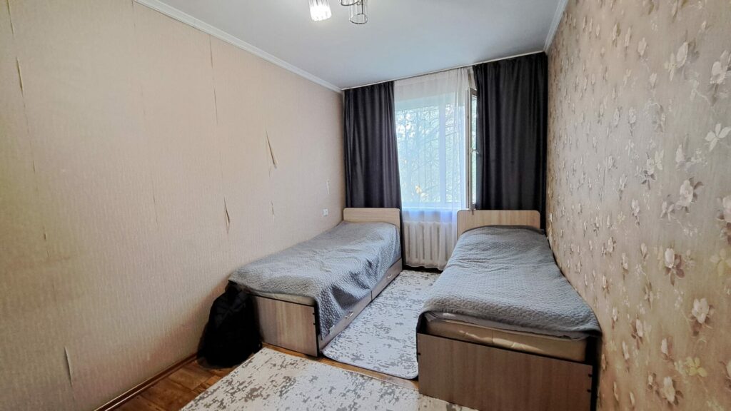 Продаю 2 комн. кварт, ТЦ ТААТАН, Кольбаева, этаж 1/4, не угловая, серия 104, площадь 49м2, цена: 73000$