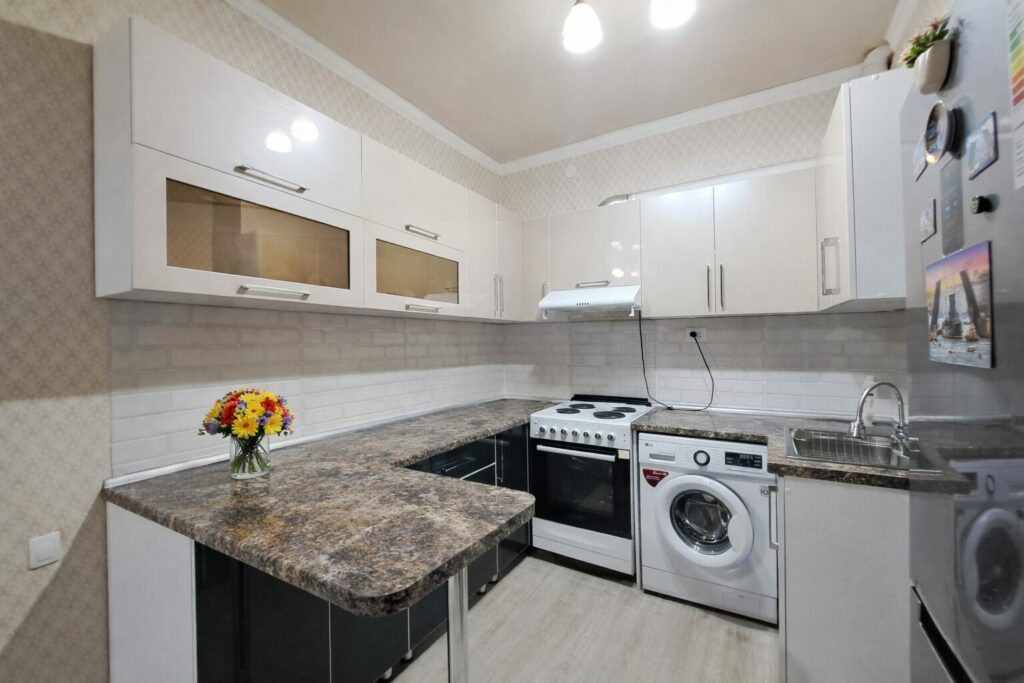 Продаю 2 комн. квартиру, Чуй/Ауэзова, мкр. Учкун, этаж 4/9, свежий ремонт, 65м2, цена: 95000$