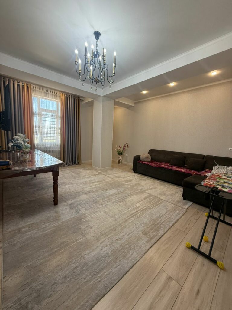 Продаю 3 комн. квартиру, мкр.Аламедин 1, начало. Этаж.8/10, площадь 86м2, всё центральное,СВЕЖИЙ РЕМОНТ!Техпаспортесть! Цена: 126000$