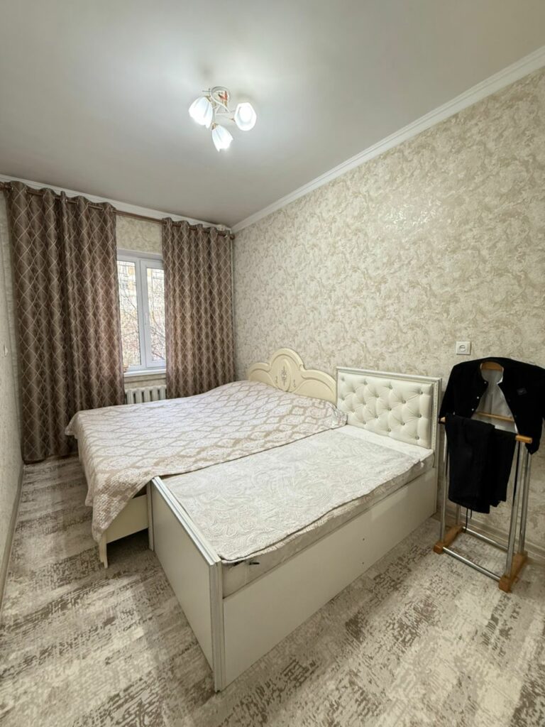 Продаю 3 комнатную квартиру, мкр. Аламедин 1, этаж 4/9, не угловая, серия 106, с ремонтом, 70м2, цена; 118000$