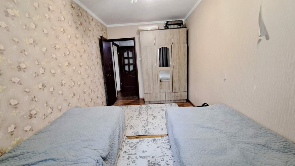 Продаю 2 комн. кварт, ТЦ ТААТАН, Кольбаева, этаж 1/4, не угловая, серия 104, площадь 49м2, цена: 73000$