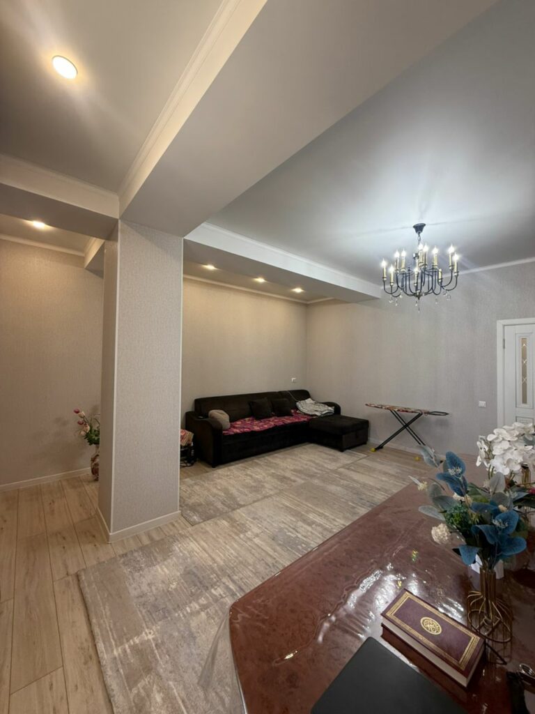 Продаю 3 комн. квартиру, мкр.Аламедин 1, начало. Этаж.8/10, площадь 86м2, всё центральное,СВЕЖИЙ РЕМОНТ!Техпаспортесть! Цена: 126000$