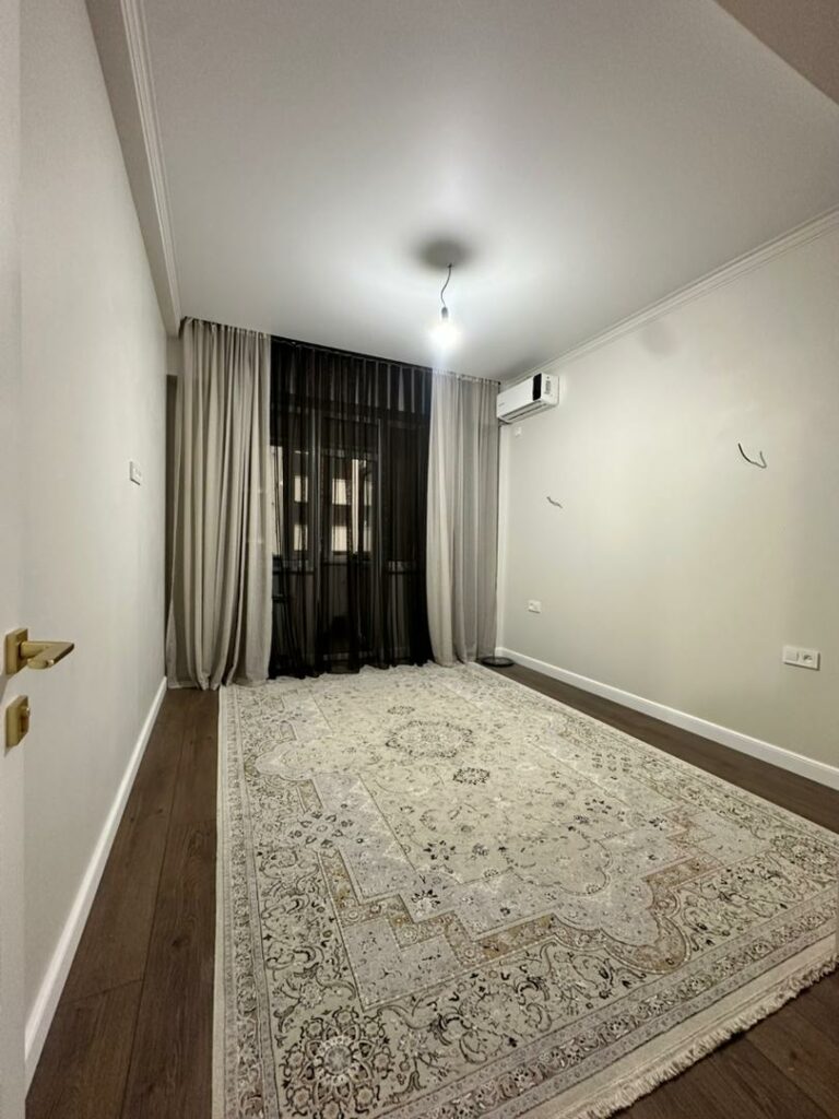 Продаю 3 комн. квартиру, мкр. Аламедин 1 по Салиевой, этаж 3/9, СВЕЖИЙ РЕМОНТ! 110м2, цена: 1380$ /м2, цена: 152000$