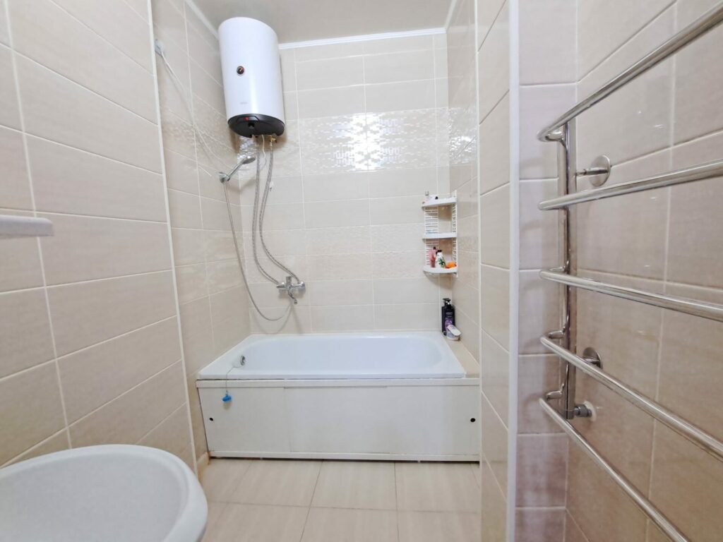 Продаю 2 комн. квартиру, Чуй/Ауэзова, мкр. Учкун, этаж 4/9, свежий ремонт, 65м2, цена: 95000$