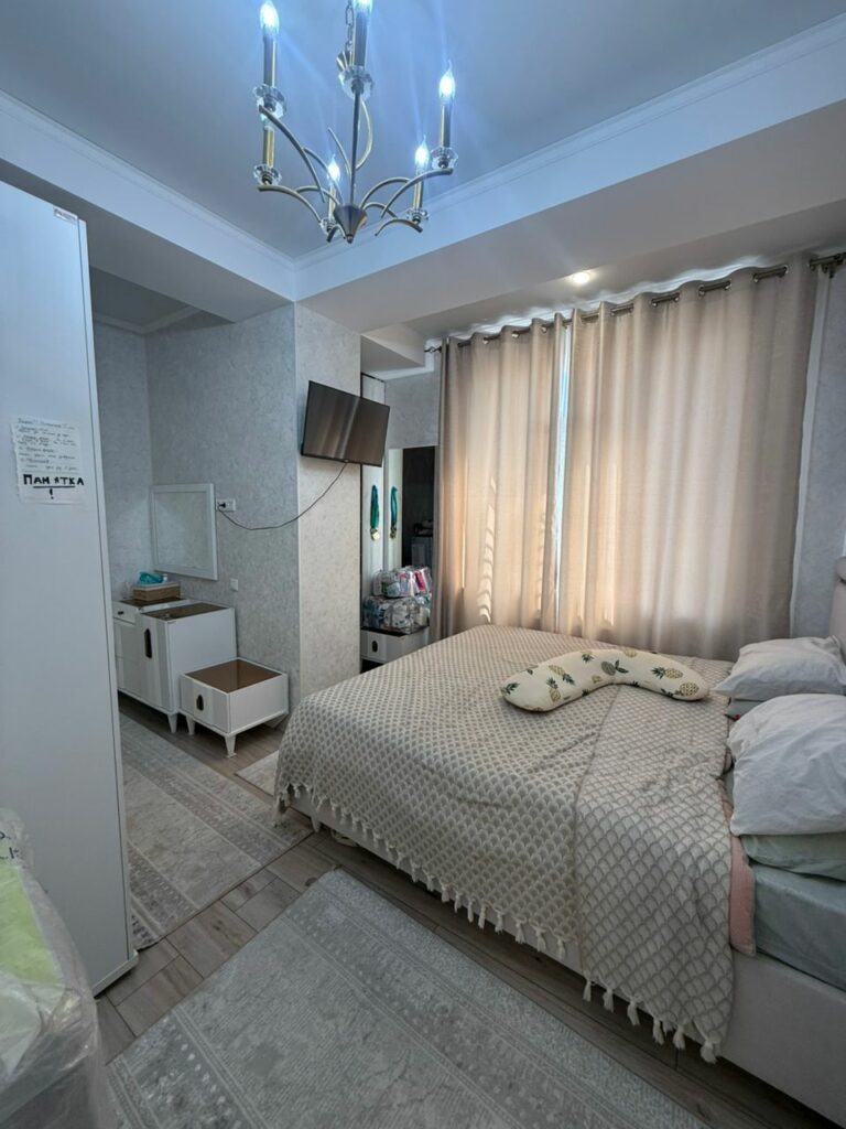 Продаю 3 комн. квартиру, мкр.Аламедин 1, начало. Этаж.8/10, площадь 86м2, всё центральное,СВЕЖИЙ РЕМОНТ!Техпаспортесть! Цена: 126000$