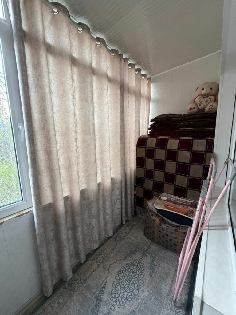 Продаю 3 комнатную квартиру, мкр. Аламедин 1, этаж 4/9, не угловая, серия 106, с ремонтом, 70м2, цена; 118000$