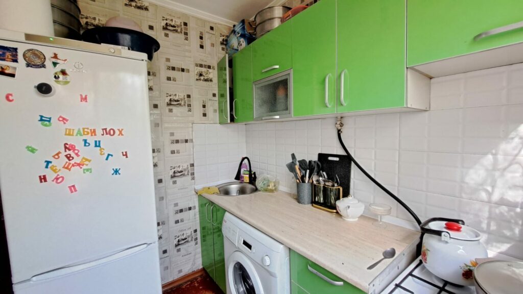 Продаю 2 комн. кварт, ТЦ ТААТАН, Кольбаева, этаж 1/4, не угловая, серия 104, площадь 49м2, цена: 73000$