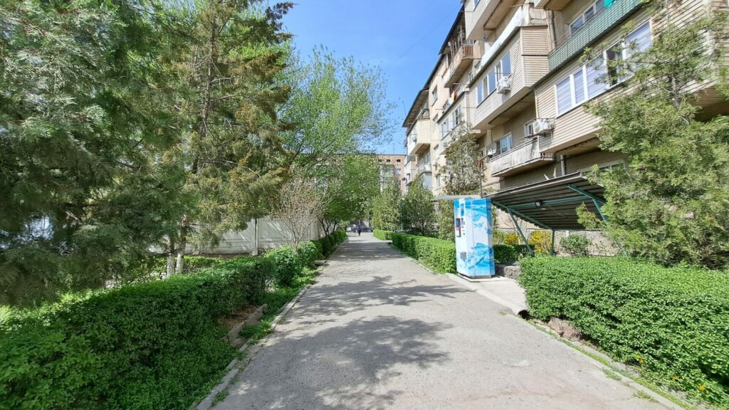 Продаю 1 комн. кварт. мкр.Аламедин 1/городок энергетиков, этаж 4/5, площадь 33м2+балкон, цена: 45000$