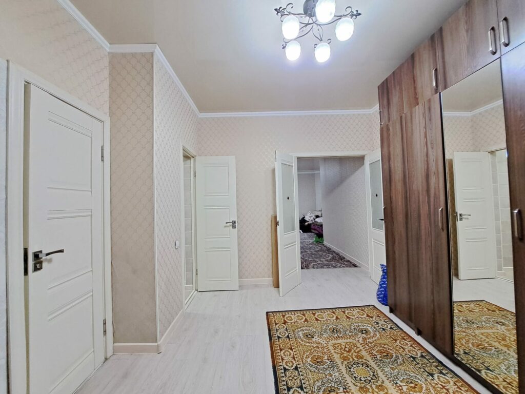 Продаю 2 комн. квартиру, Чуй/Ауэзова, мкр. Учкун, этаж 4/9, свежий ремонт, 65м2, цена: 95000$