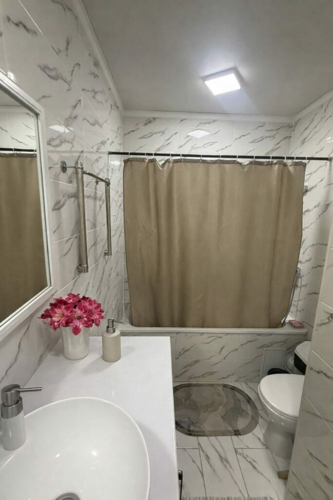 Продаю 3 комн. квартиру, мкр.Аламедин 1, начало. Этаж.8/10, площадь 86м2, всё центральное,СВЕЖИЙ РЕМОНТ!Техпаспортесть! Цена: 126000$