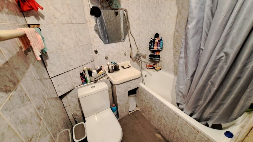 Продаю 2 комн. кварт, ТЦ ТААТАН, Кольбаева, этаж 1/4, не угловая, серия 104, площадь 49м2, цена: 73000$