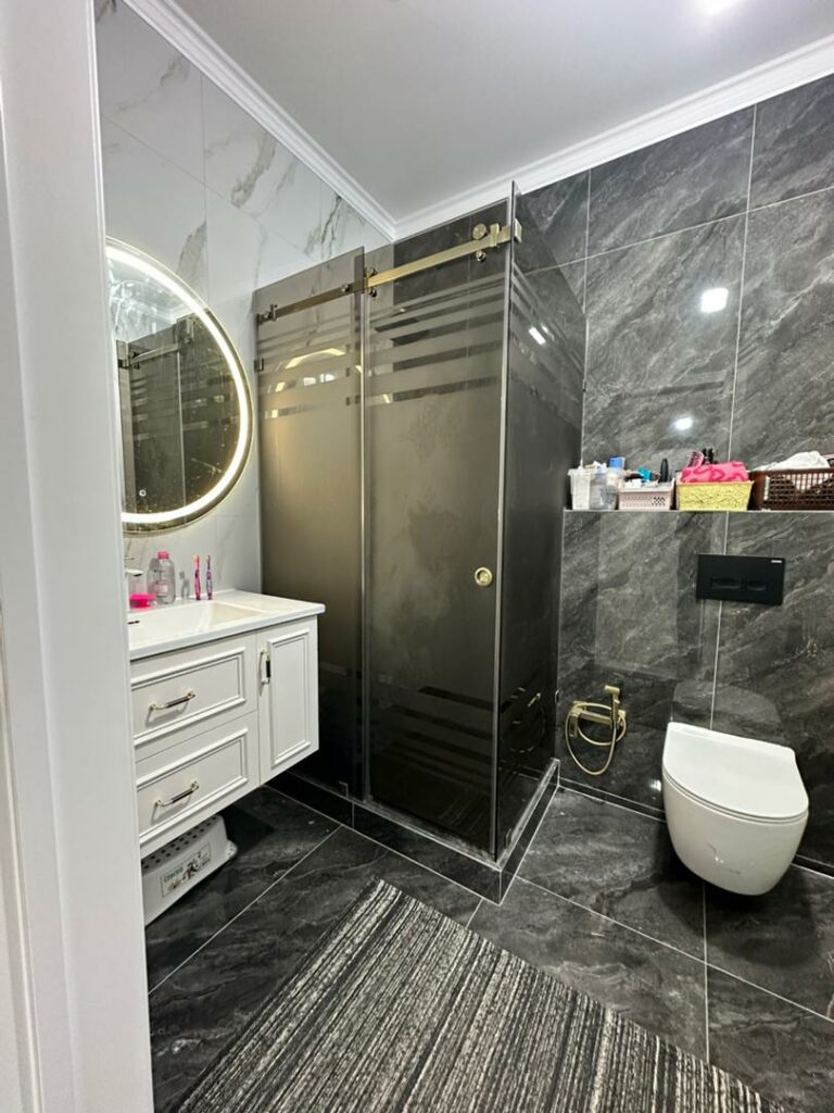 Продаю 3 комн. квартиру, мкр. Аламедин 1 по Салиевой, этаж 3/9, СВЕЖИЙ РЕМОНТ! 110м2, цена: 1380$ /м2, цена: 152000$