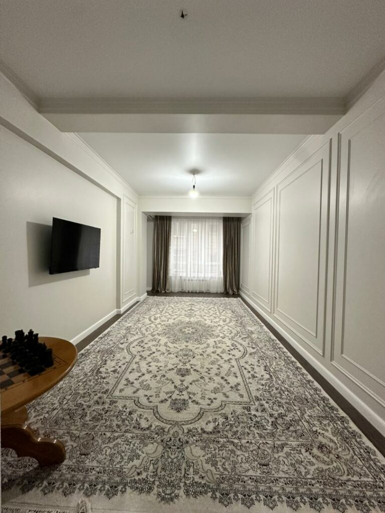 Продаю 3 комн. квартиру, мкр. Аламедин 1 по Салиевой, этаж 3/9, СВЕЖИЙ РЕМОНТ! 110м2, цена: 1380$ /м2, цена: 152000$