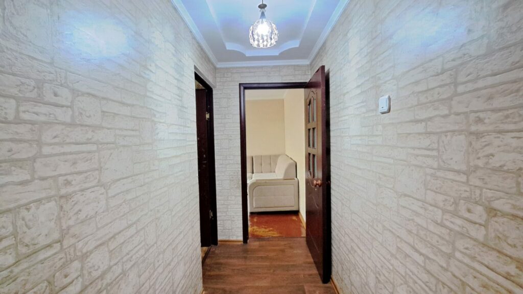 Продаю 2 комн. кварт, ТЦ ТААТАН, Кольбаева, этаж 1/4, не угловая, серия 104, площадь 49м2, цена: 73000$