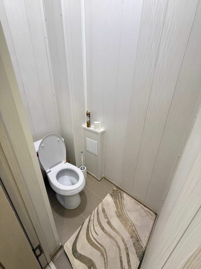 Продаю 3 комнатную квартиру, мкр. Аламедин 1, этаж 4/9, не угловая, серия 106, с ремонтом, 70м2, цена; 118000$